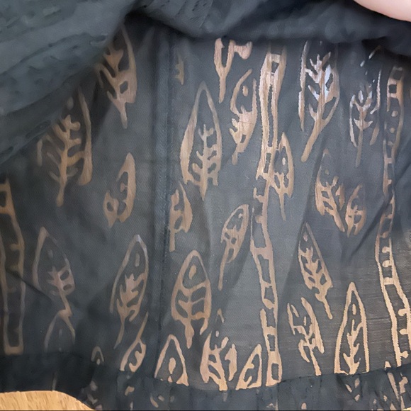 Size M Mirasol Sheer Patterned Top - Picture 2 of 3